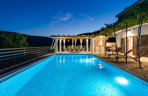 Primorski Dolac Villa | Holiday home Silvija by Villas Guide