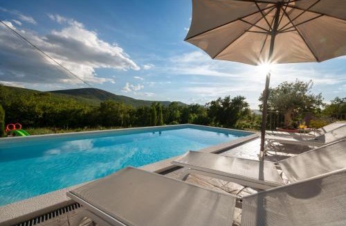 Velika Cista Villa | Holiday Home Saint Anthony - Heated pool