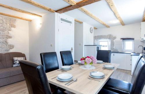 Sveta Jelena House | Holiday Home San Martino I by Interhome