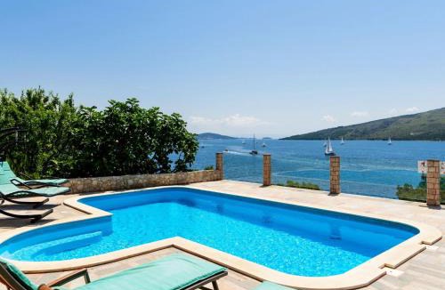 Poljica House | Holiday Home Seaside Villa Lara mit beheiztem Swimmingpool by Interhome