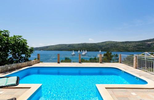 Poljica House | Holiday Home Seaside Villa Lara mit beheiztem Swimmingpool by Interhome