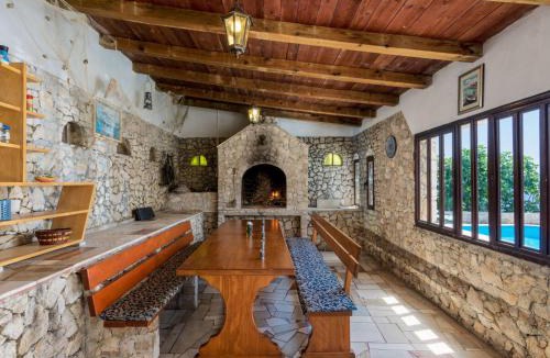 Poljica House | Holiday Home Seaside Villa Lara mit beheiztem Swimmingpool by Interhome