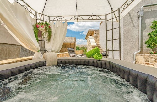 Razanac House | Holiday Home Stone Wall