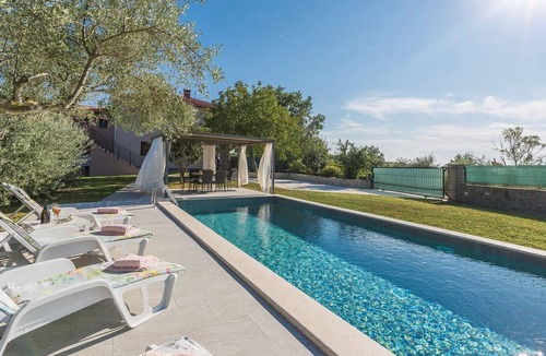 Groznjan House | Holiday Home Terre Bianche with Private Pool and Whirlpool