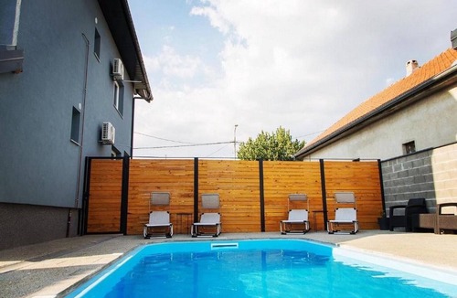 Karanac House | Holiday Home Thesaurum - Four Bedroom Holiday Home with Swimming Pool
