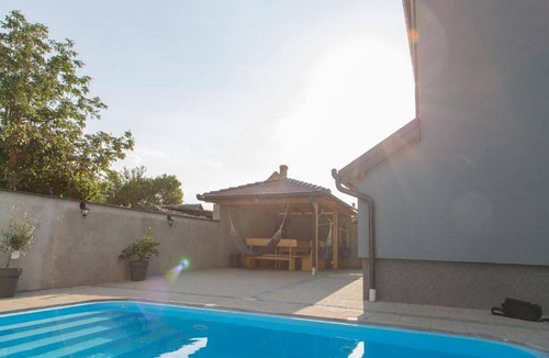 Karanac House | Holiday Home Thesaurum - Four Bedroom Holiday Home with Swimming Pool