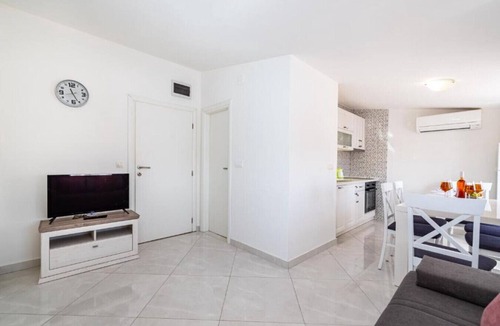 Donje Rastane House | Holiday Home Tonka with pool