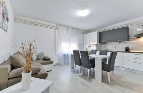 Suhovare Ski Chalet | Holiday Home Vesna with pool and children area
