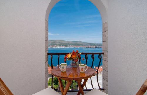 Okrug Donji House | Holiday Home Villa Anita by Interhome