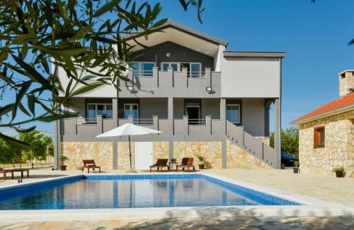 Suhovare House | Holiday Home Villa Dalmacija by Interhome