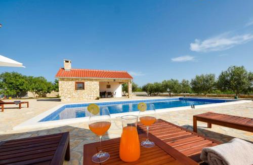 Suhovare House | Holiday Home Villa Dalmacija by Interhome