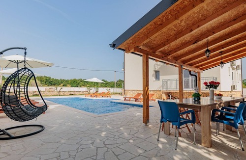 Velim House | Holiday Home VillaVera with extra large swimming pool