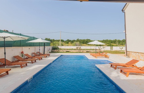 Velim House | Holiday Home VillaVera with extra large swimming pool