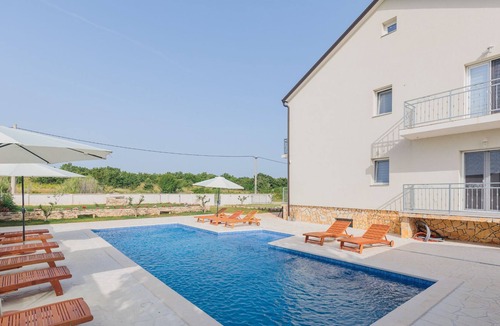 Velim House | Holiday Home VillaVera with extra large swimming pool