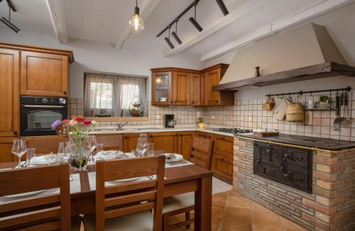 Cepljani House | Holiday Home Villa Mala Petra by Interhome