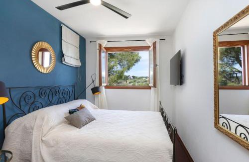 Loviste House | Holiday Home Villa Nauta - Peljesac- Ferienhaus mit Whirpool by Interhome