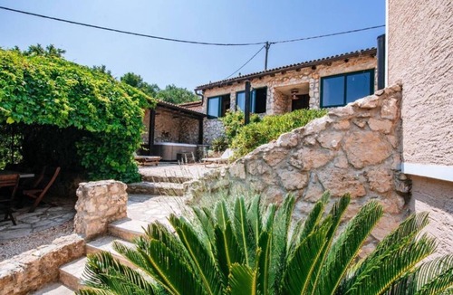 Knez Villa | Holiday Home Villa Rokov - Five Bedroom Holiday Home with Swimming Pool