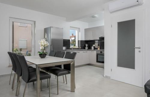 Nova Vas House | Holiday Home Villa Tonka by Interhome