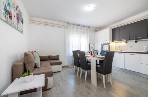 Suhovare Villa | Holiday Home Villa Vesna Lux - Five Bedroom Villa with Swimming Pool