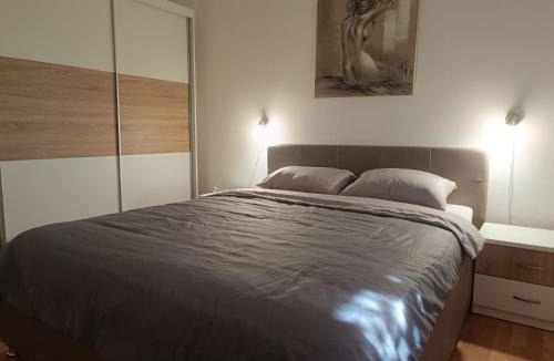 Velim House | Holiday Home Višnja with Pool