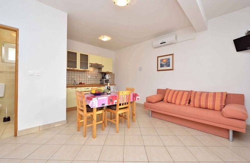Drage House | Holiday home with air conditioning and sea view