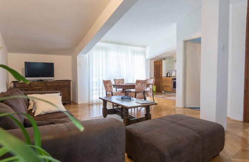 Tkon House | Holiday home with air conditioning and sea view