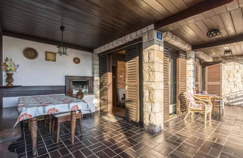 Karigador House | Holiday home with air conditioning
