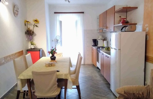 Mali Turini House | Holiday home with barbecue and a quiet location