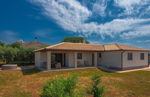 Valtura House | Holiday home with hot tub Valtura, Pula (K-22784)