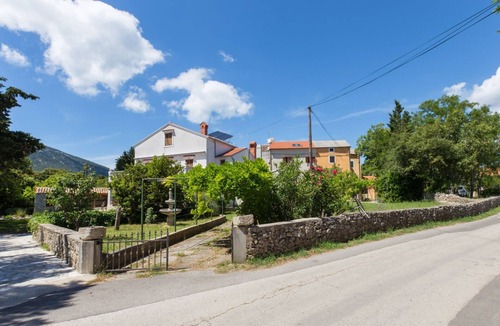 Nerezine House | Holiday Home with Sea View