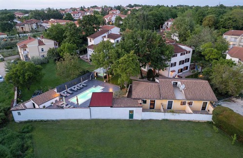 Kukci House | Holiday home with large garden and pool