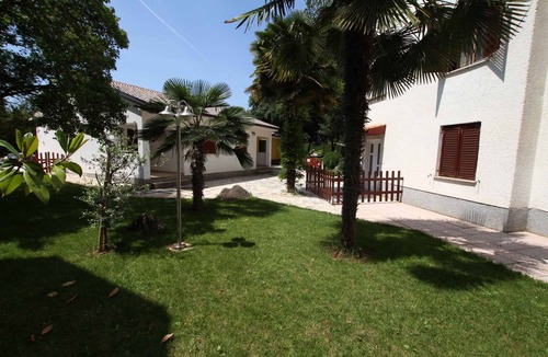 Kukci House | Holiday home with large garden and pool
