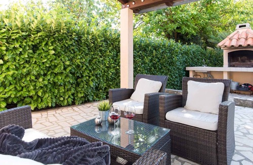 Garica House | Holiday home with pool and fenced garden