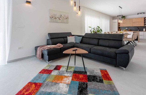 Grizane House | Holiday home with pool and air conditioning