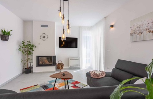 Grizane House | Holiday home with pool and air conditioning