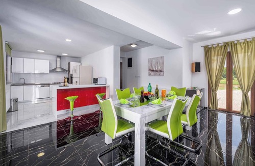 Karojba House | Holiday home with pool in quiet location