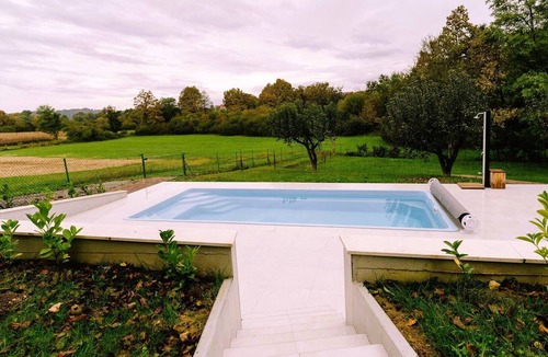 Oroslavje House | Holiday Home with private garden and hot tub