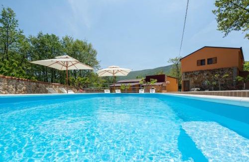 Vrlika Villa | Holiday home with swimming pool, wellness, horses and donkeys