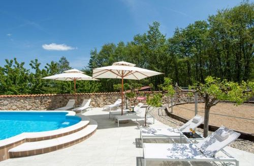 Vrlika Villa | Holiday home with swimming pool, wellness, horses and donkeys