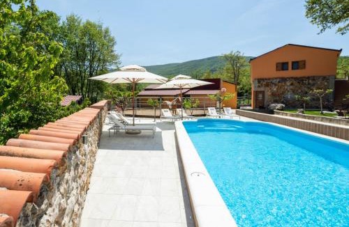 Vrlika Villa | Holiday home with swimming pool, wellness, horses and donkeys