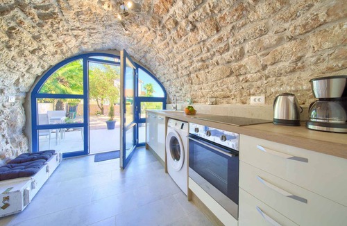 Bogovici House | Holiday home with terrace and air conditioning