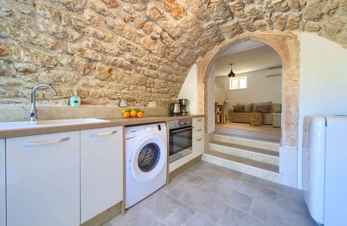 Bogovici House | Holiday home with terrace and air conditioning