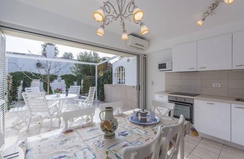 Mareda House | Holiday home with view of the water