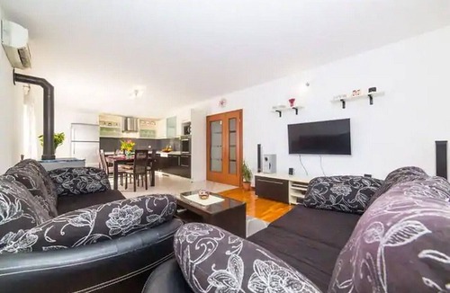Primorski Dolac House | Holiday Home Zen in Primorski Dolac