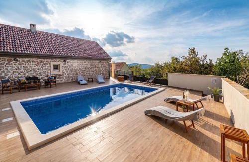 Obrovac House | Holiday Home Zaton with Pool near River Canyon
