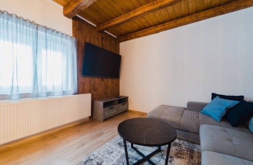 Plaski House | Holiday house Blue house - shared pool: - Plaski, Continental Croati, Croatia