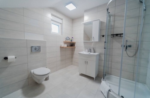 Plaski House | Holiday house Blue house - shared pool: - Plaski, Continental Croati, Croatia