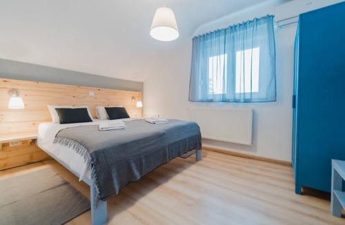 Plaski House | Holiday house Blue house - shared pool: - Plaski, Continental Croati, Croatia