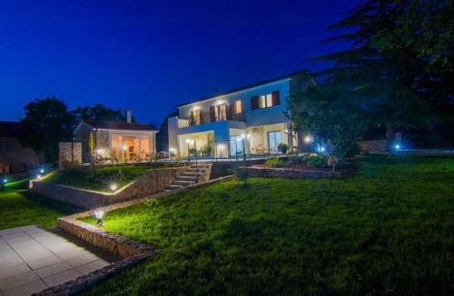 Gostinjac House | Holiday house Dobrinj for 8 persons with 3 bedrooms - Holiday house