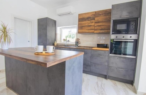 Gostinjac House | Holiday house Dobrinj for 8 persons with 3 bedrooms - Holiday house